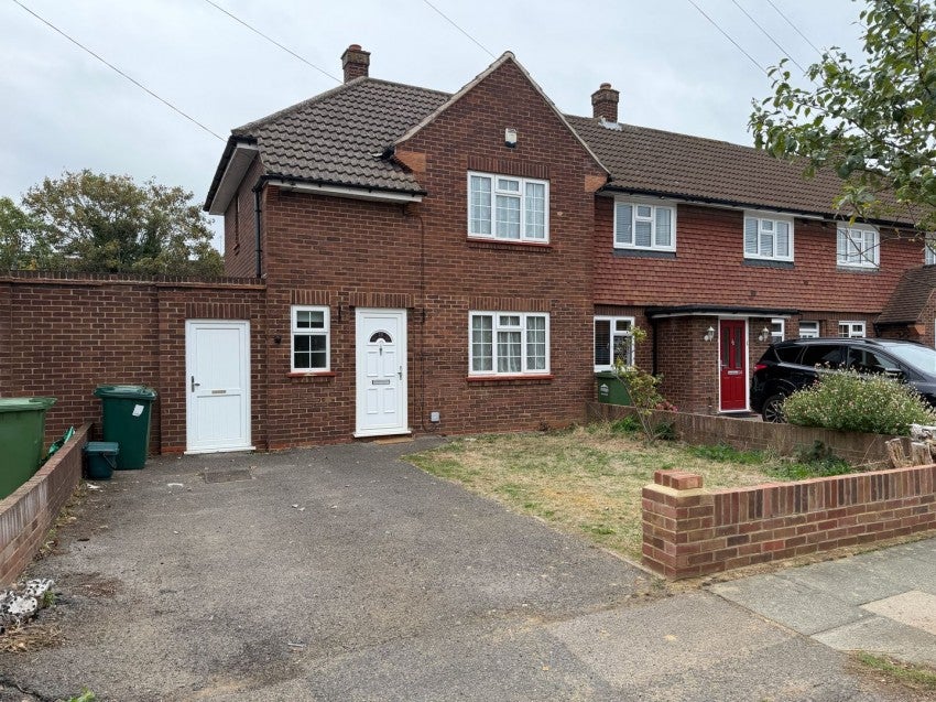 House Metcalf Road in Borough of Spelthorne
