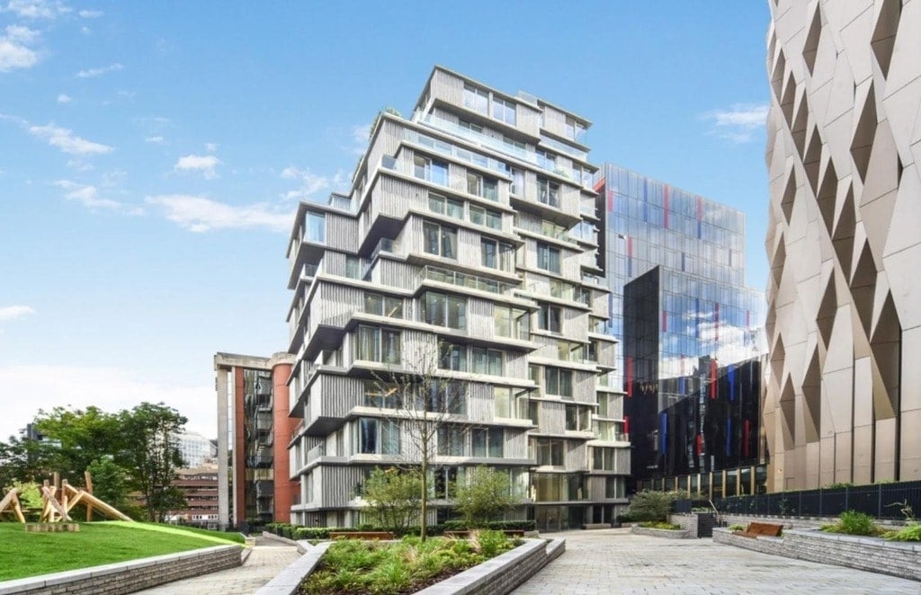Flat Aldgate High Street in City of London