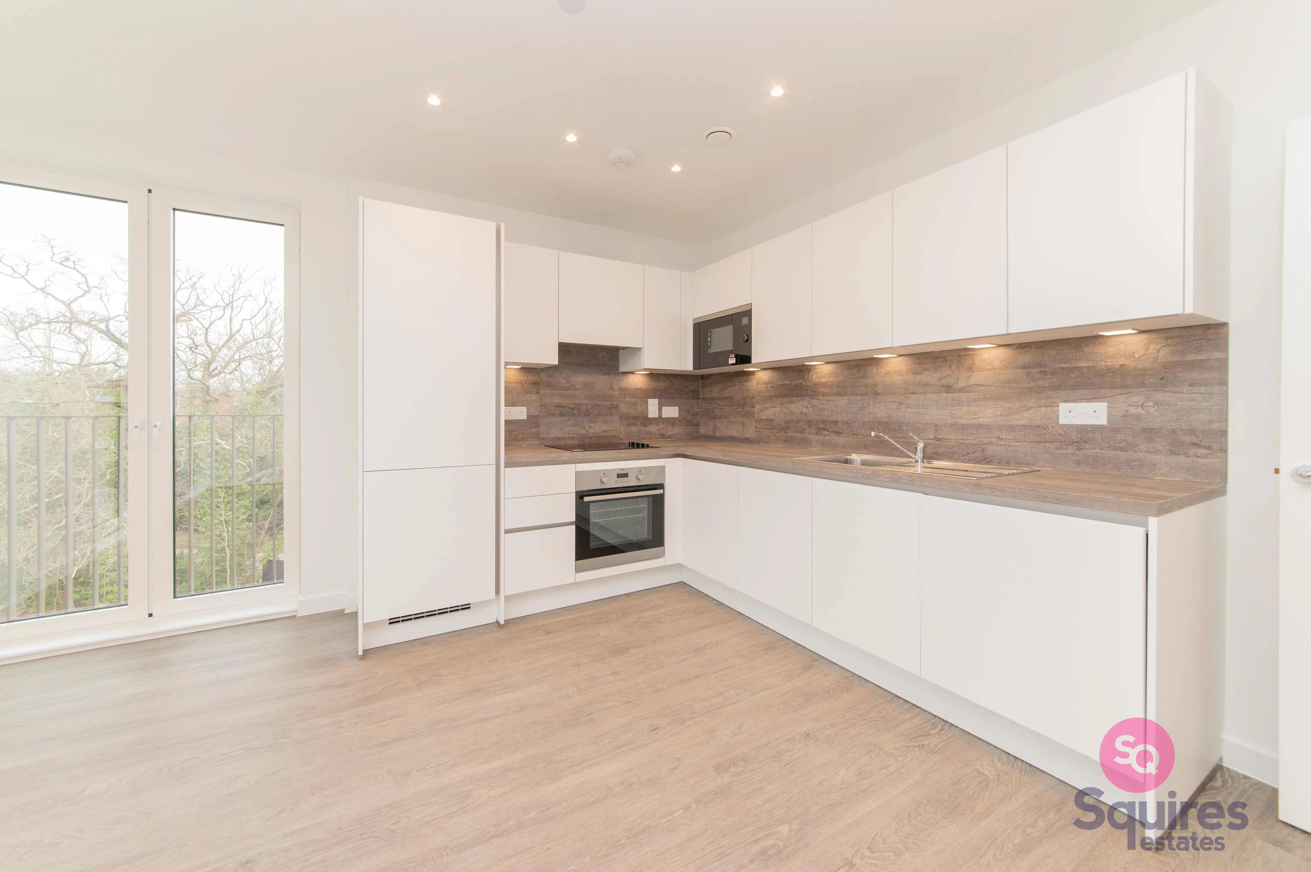 Flat Burtonhole Lane in Greater London