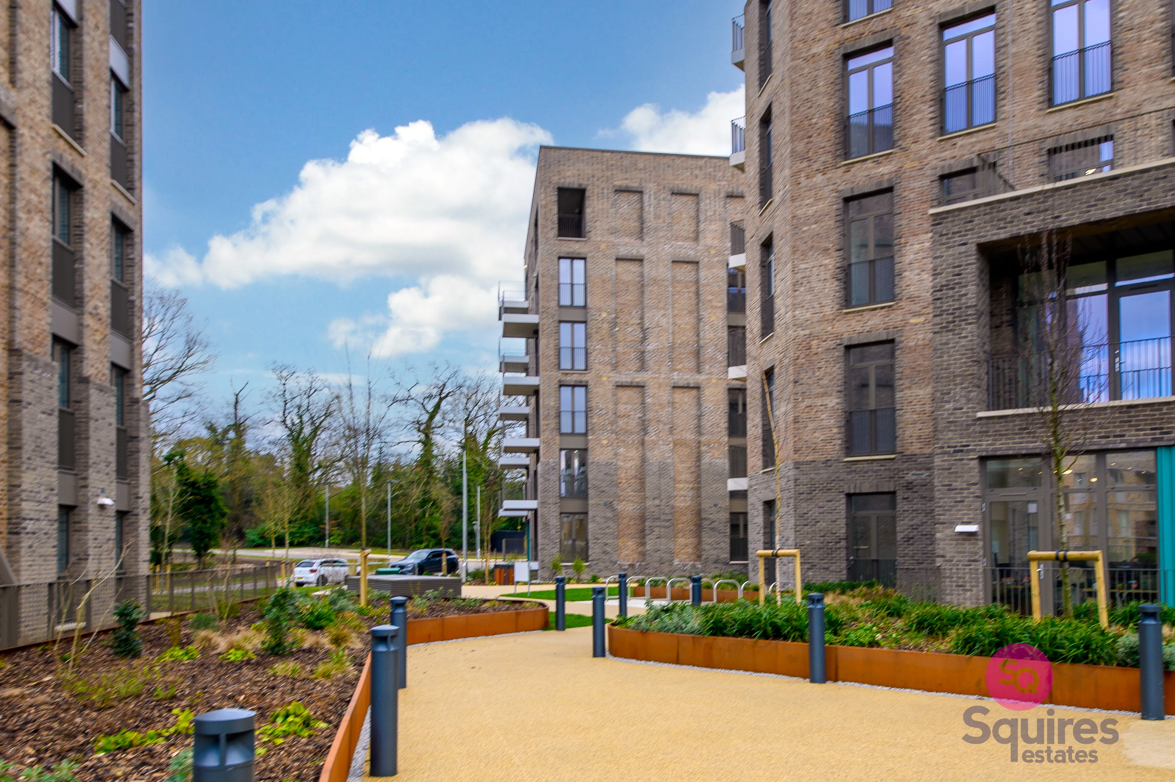 Flat Burtonhole Lane in Greater London