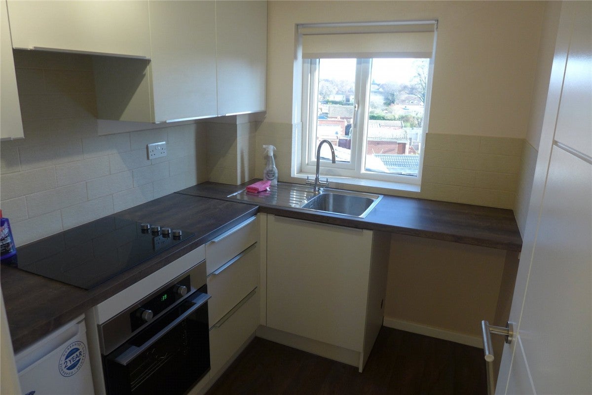 Flat Winsford Court in Coventry