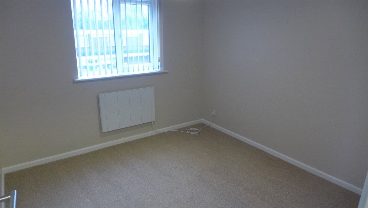 Flat Winsford Court in Coventry