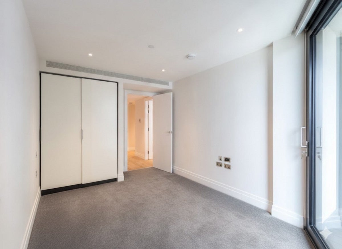 Flat Battersea Park Road in Greater London