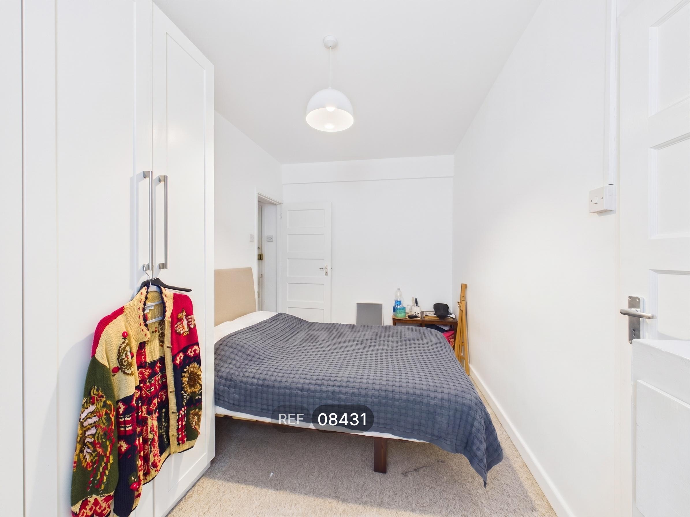 Flat Sudbourne Road in Greater London