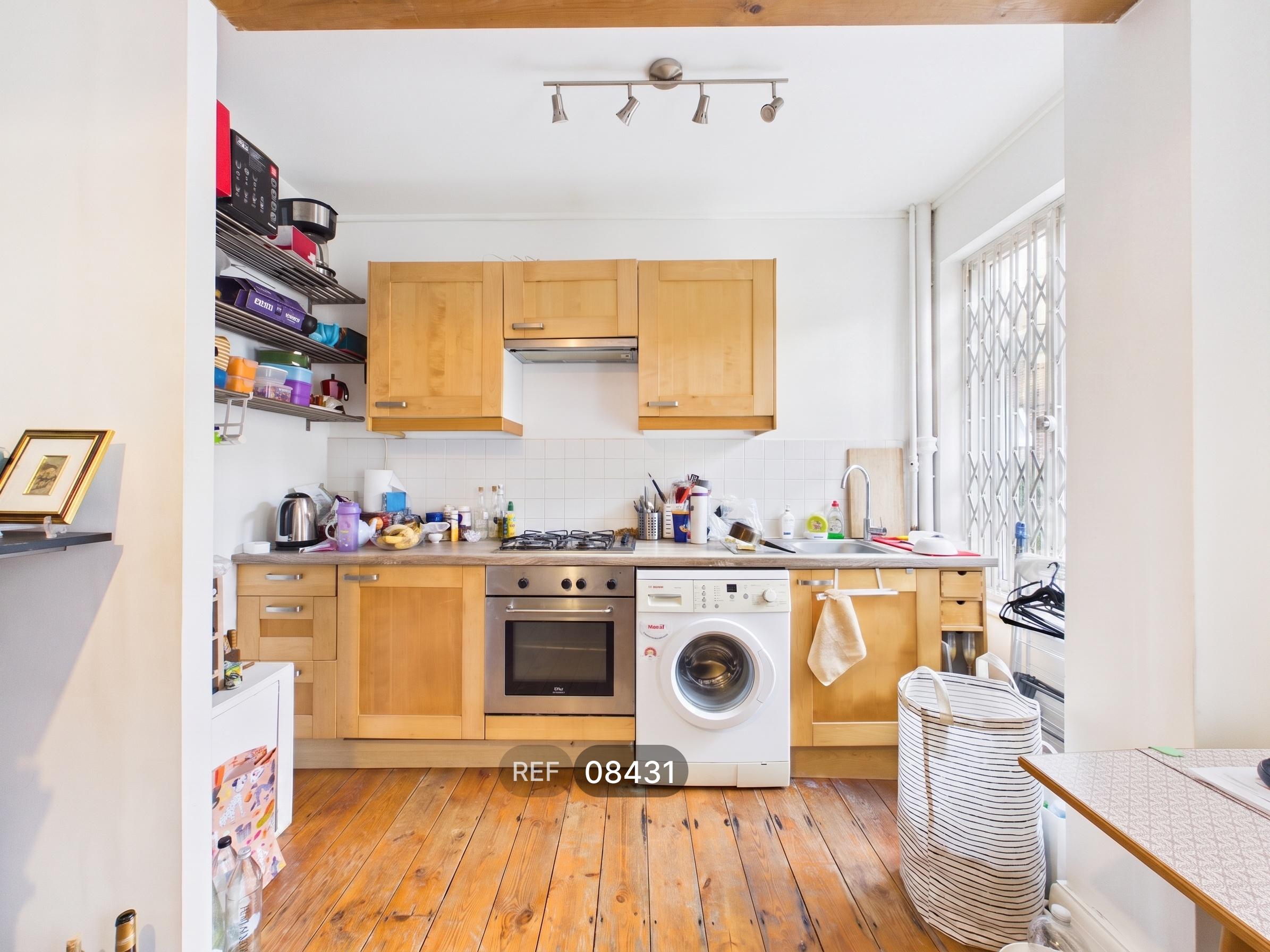 Flat Sudbourne Road in Greater London