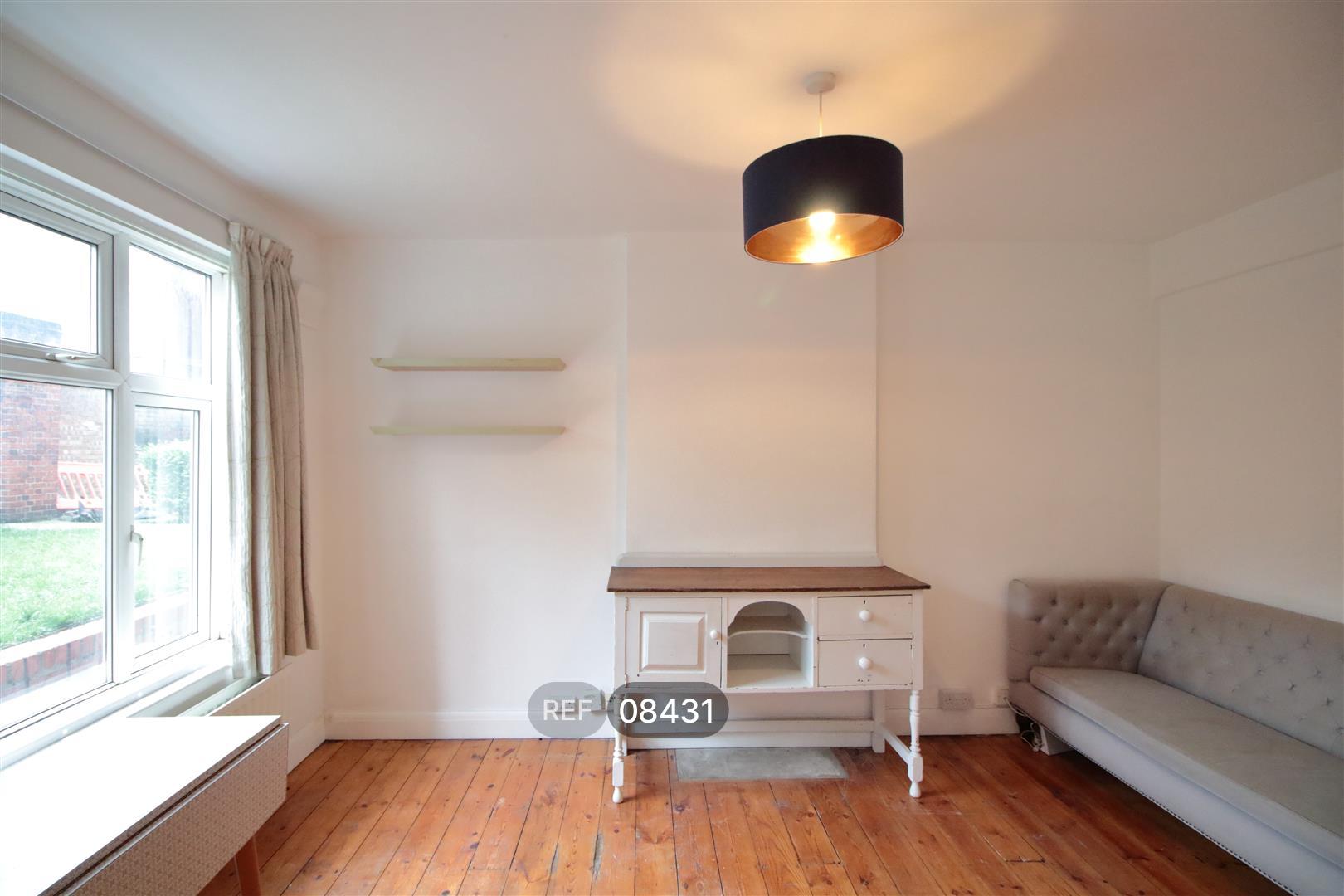 Flat Sudbourne Road in Greater London