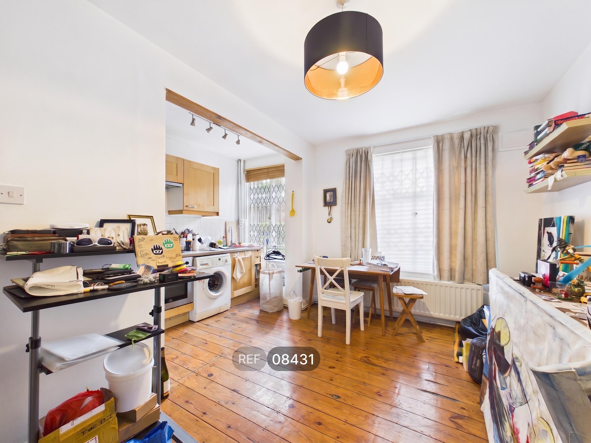Flat Sudbourne Road in Greater London