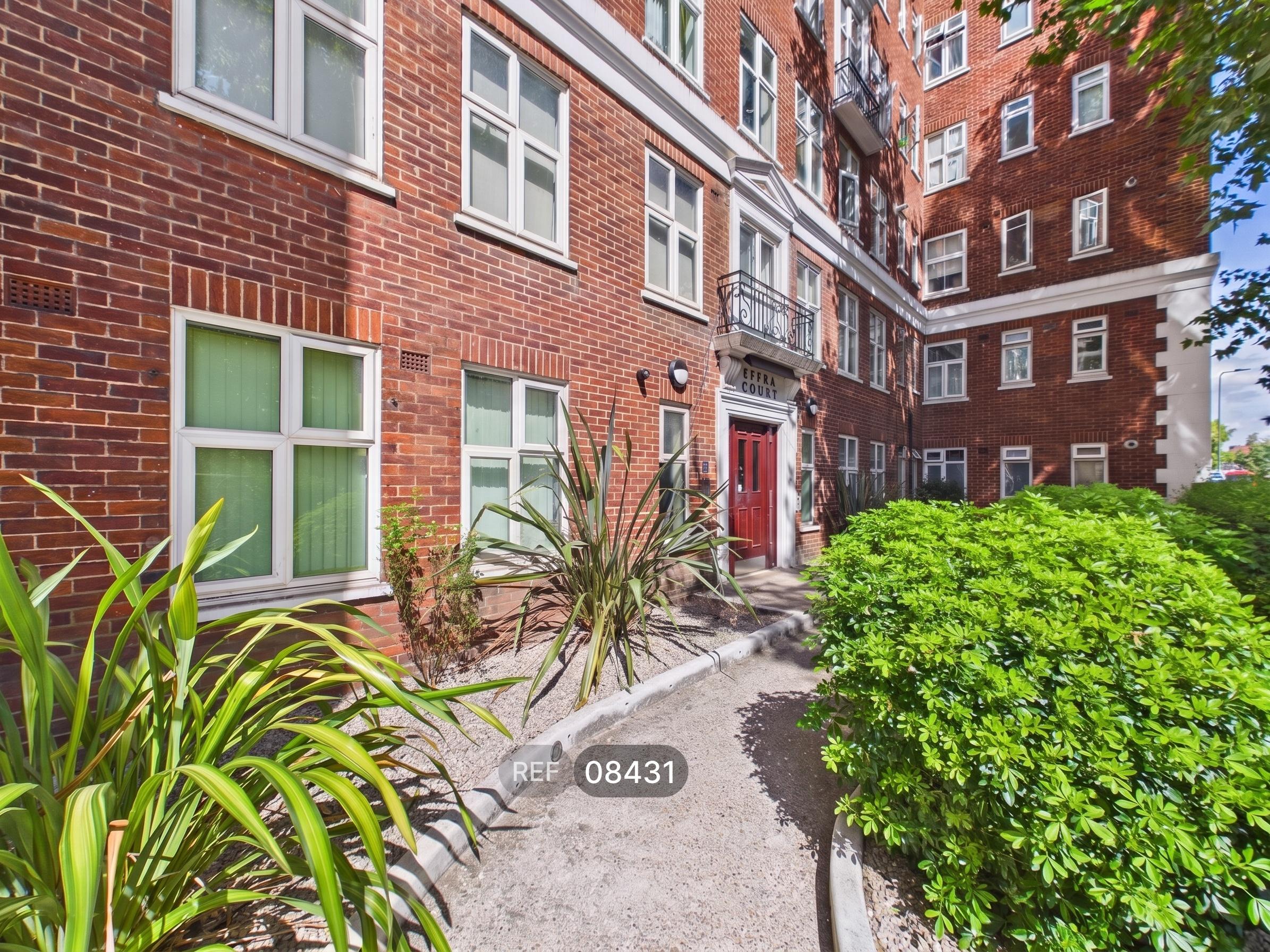 Flat Sudbourne Road in Greater London