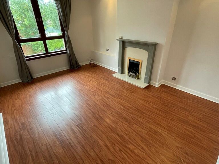 Flat Ashkirk Drive in Glasgow