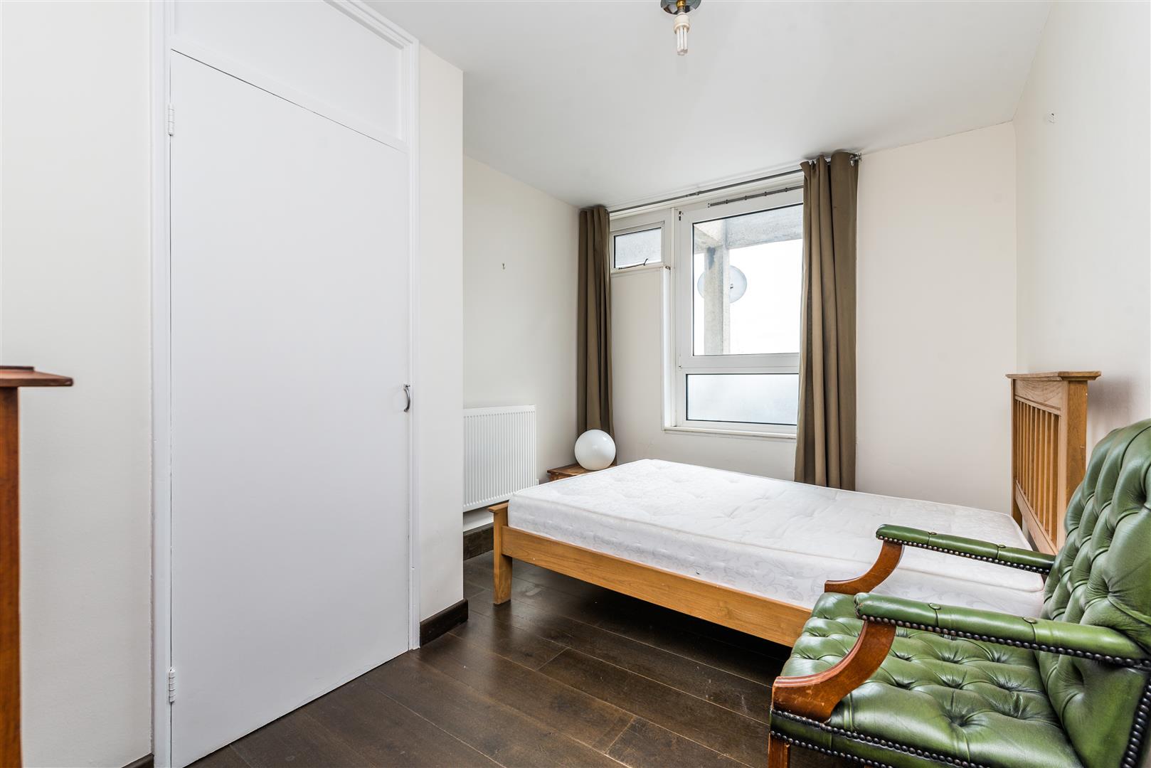Flat Howell Walk in Greater London