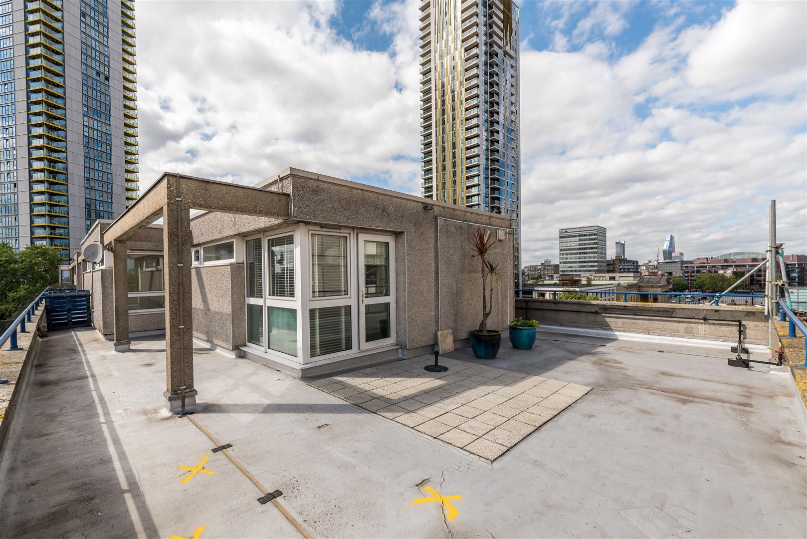 Flat Howell Walk in Greater London