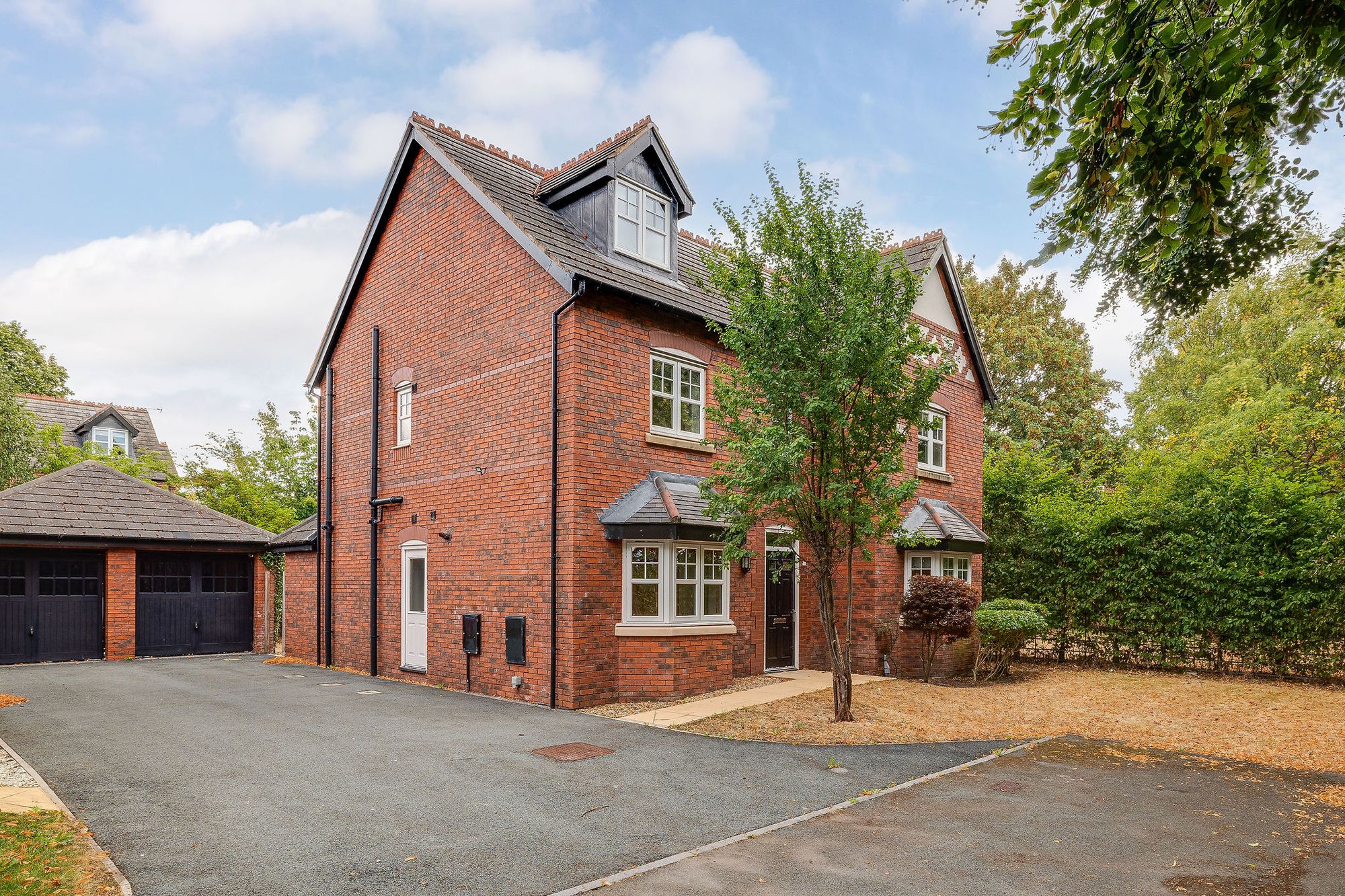 House Upton Grange in Chester