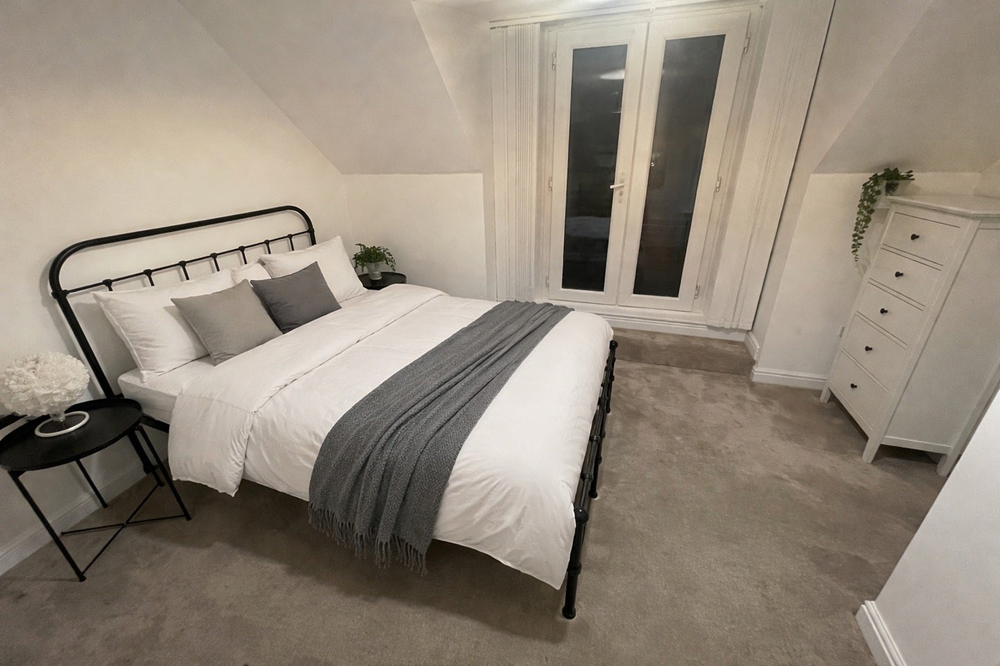 Room Phillipa Flowerday Plain in Norwich