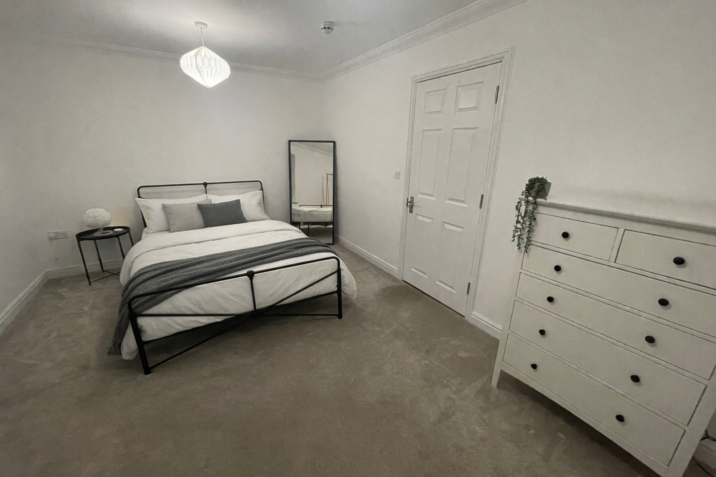 Room Phillipa Flowerday Plain in Norwich