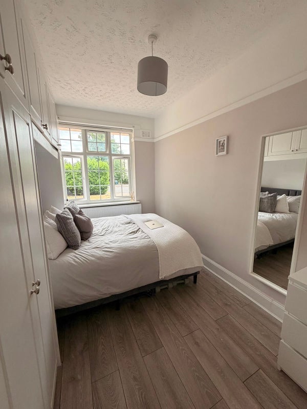 Room The Avenue in Greater London