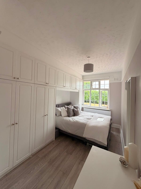 Room The Avenue in Greater London