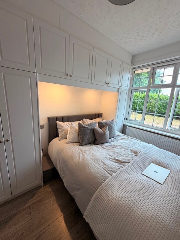 Room The Avenue in Greater London