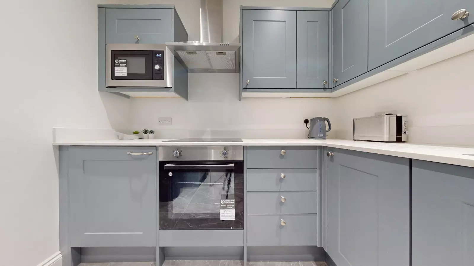 Flat Blenheim Gardens in Greater London
