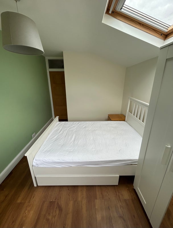 Room Crewys Road in Greater London