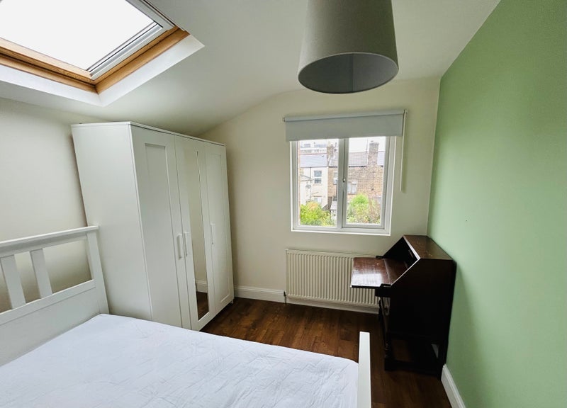 Room Crewys Road in Greater London