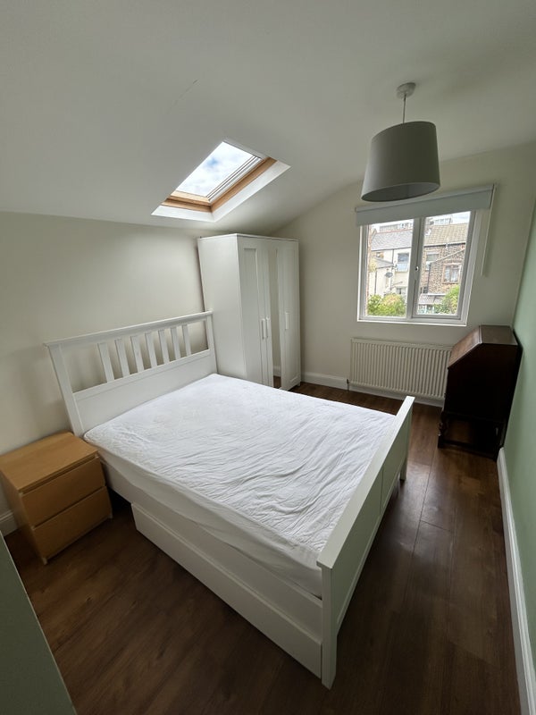 Room Crewys Road in Greater London