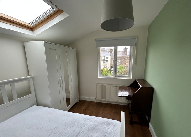 Room Crewys Road in Greater London