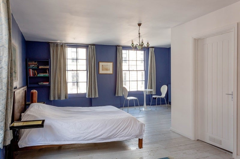 Flat Newton Street in Greater London