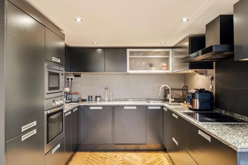 Flat Reed Place in Greater London