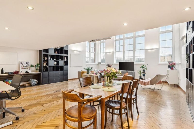 Flat Reed Place in Greater London