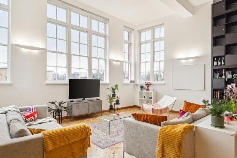 Flat Reed Place in Greater London