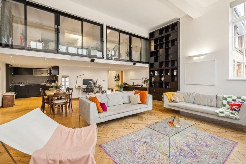 Flat Reed Place in Greater London