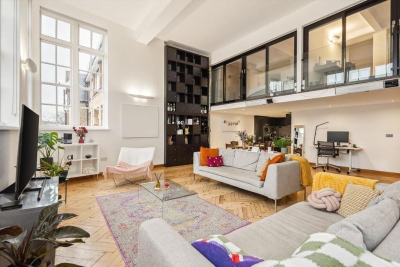 Flat Reed Place in Greater London