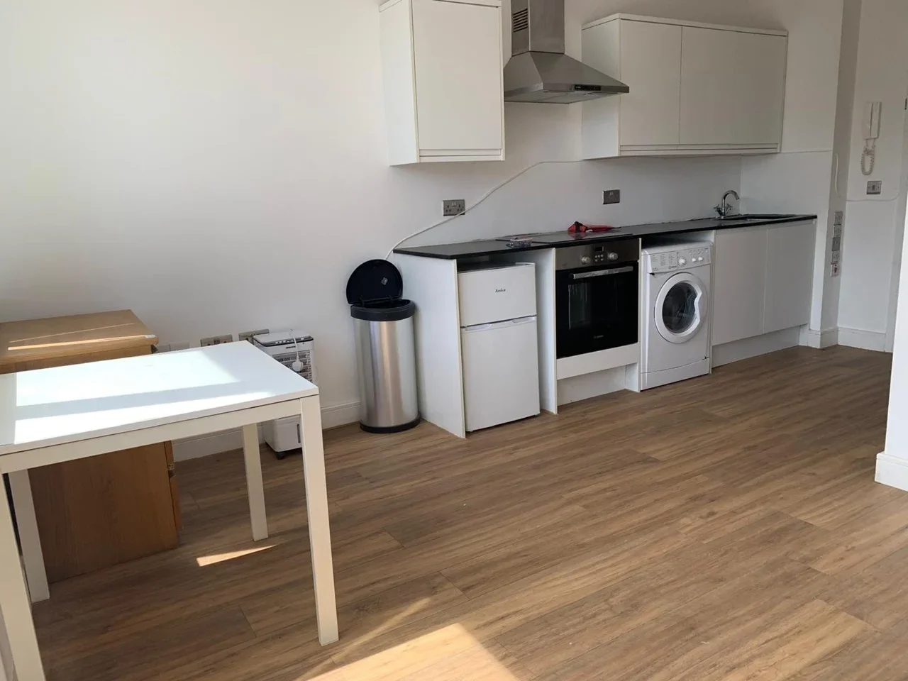 Flat Elmgrove Road in Greater London