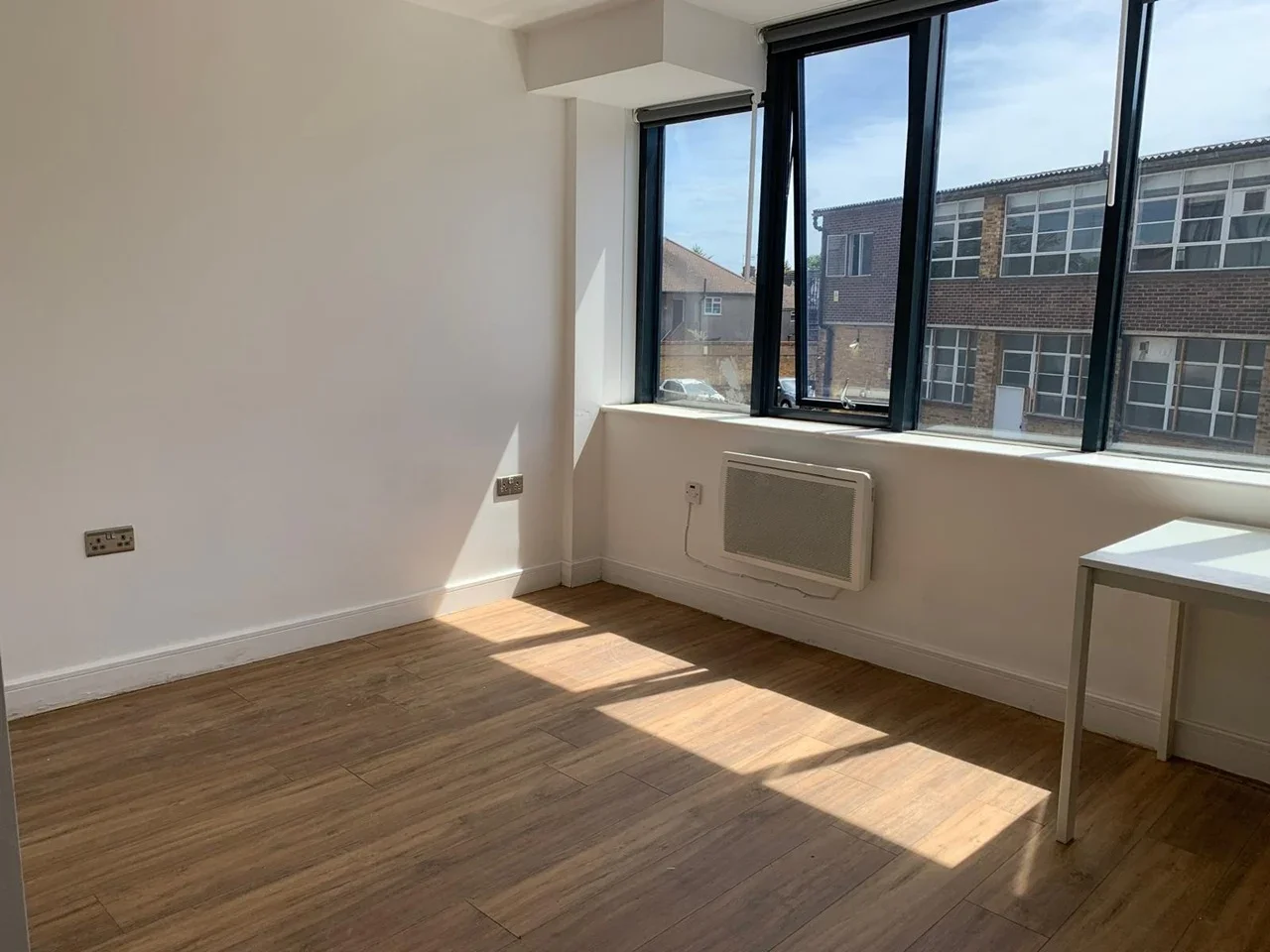 Flat Elmgrove Road in Greater London