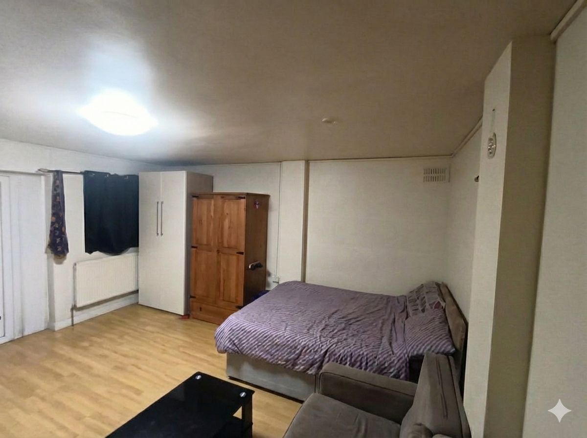 Flat Gledwood Avenue in Greater London