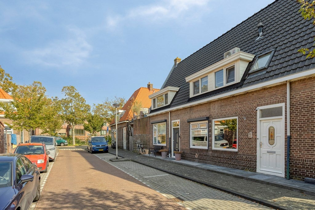 Twee-onder-één-kap te koop: Middenstraat 9, Sliedrecht