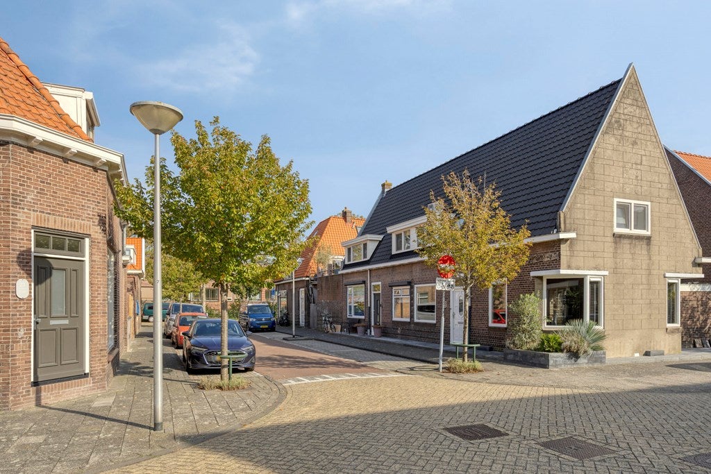 Twee-onder-één-kap te koop: Middenstraat 9, Sliedrecht