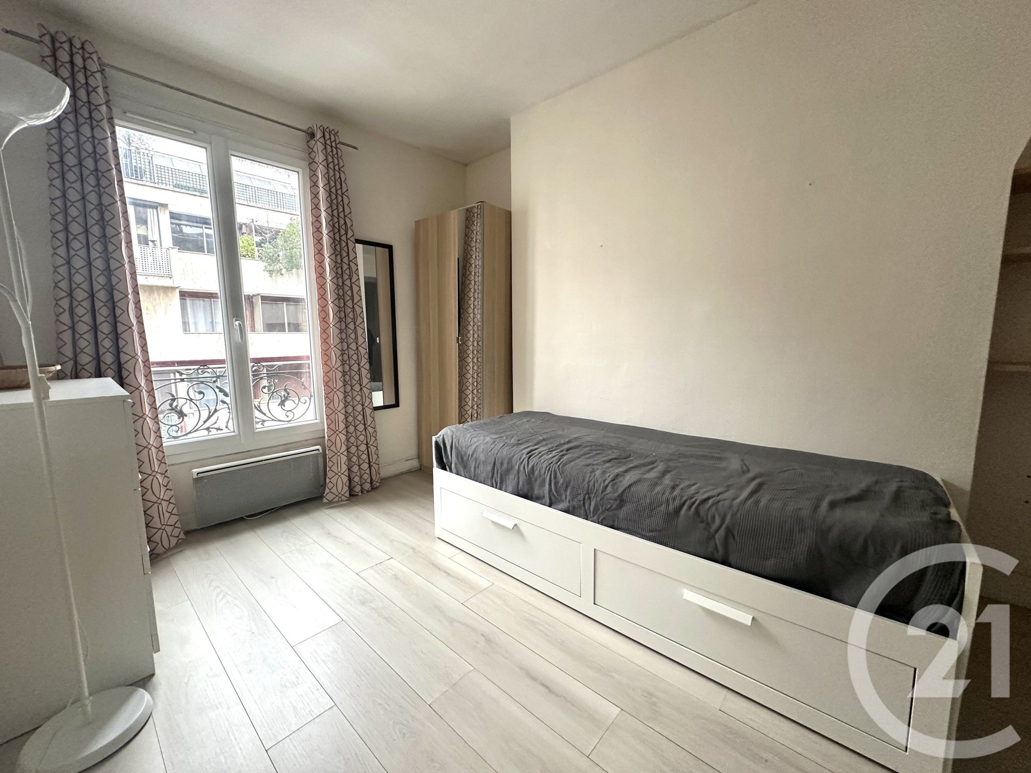 Flat Rue Pétrarque in Paris