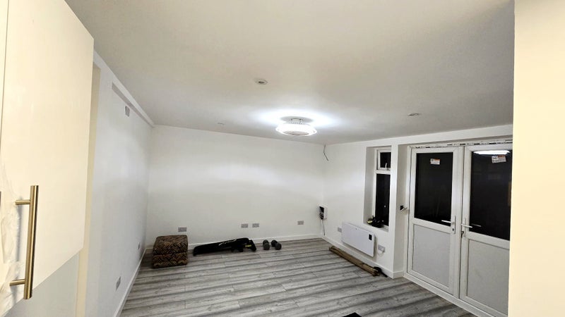 Flat Spencer Road in Slough