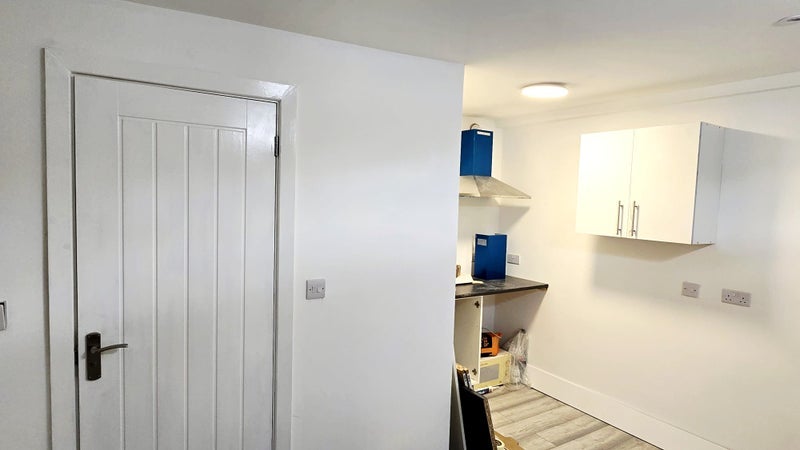 Flat Spencer Road in Slough