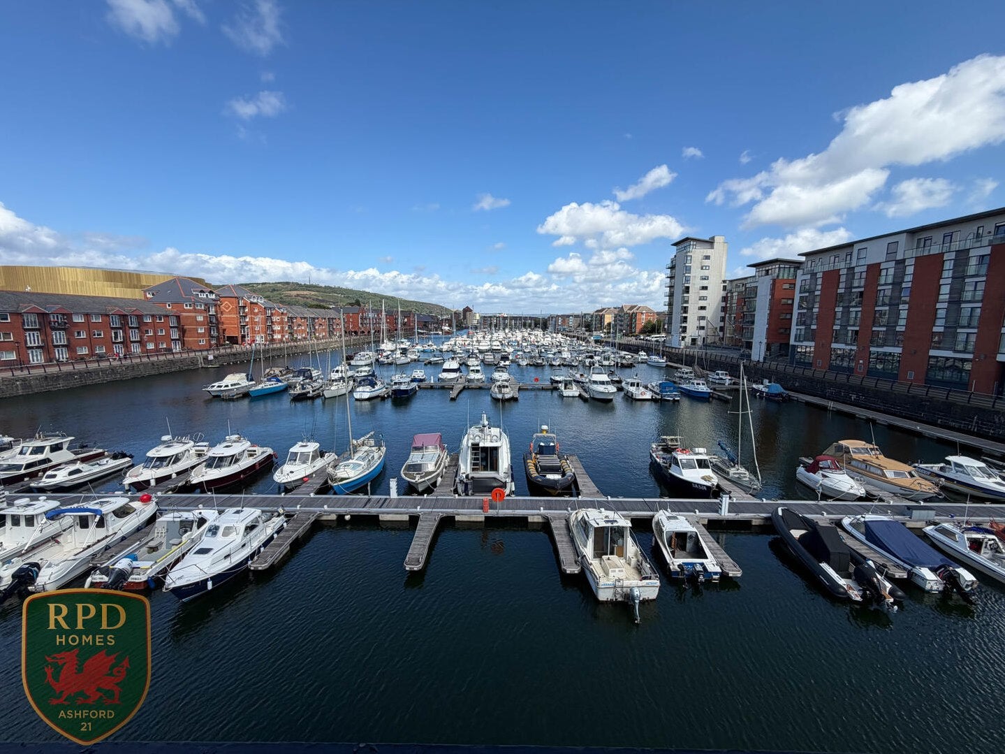 Flat Quay Parade in Castle