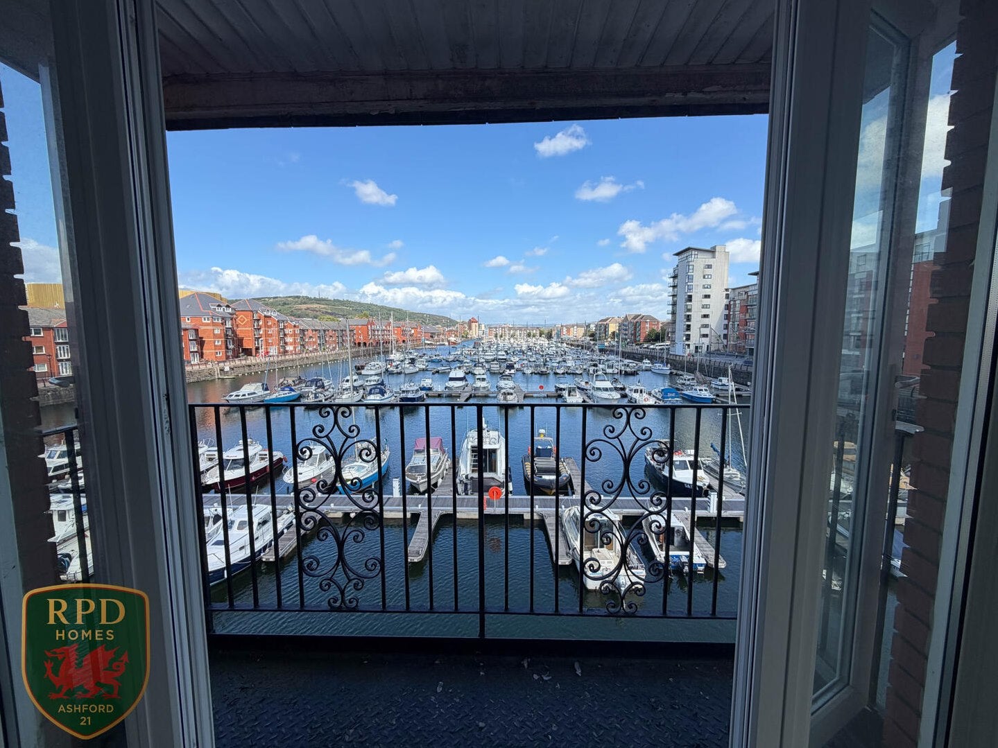 Flat Quay Parade in Castle