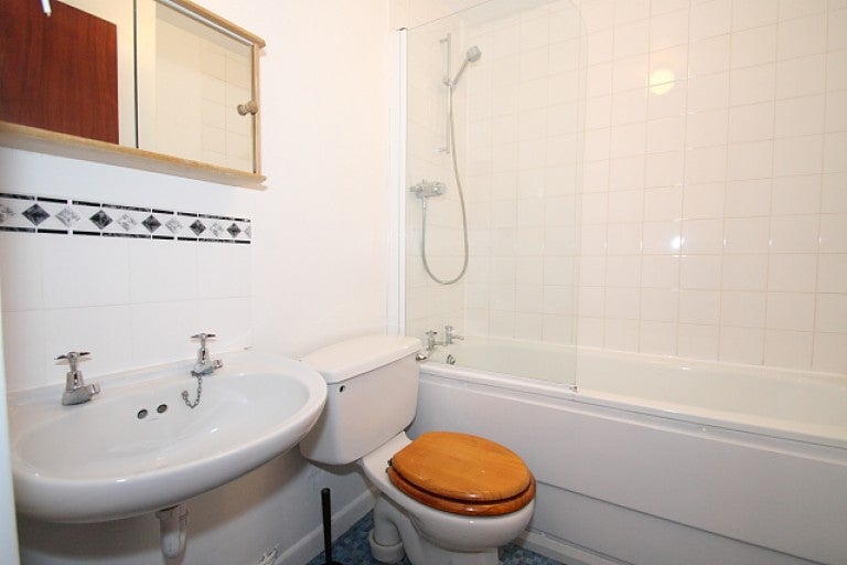 Flat Calluna Court in Woking