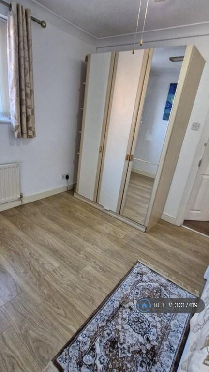Room Fontwell Drive in Milton Keynes