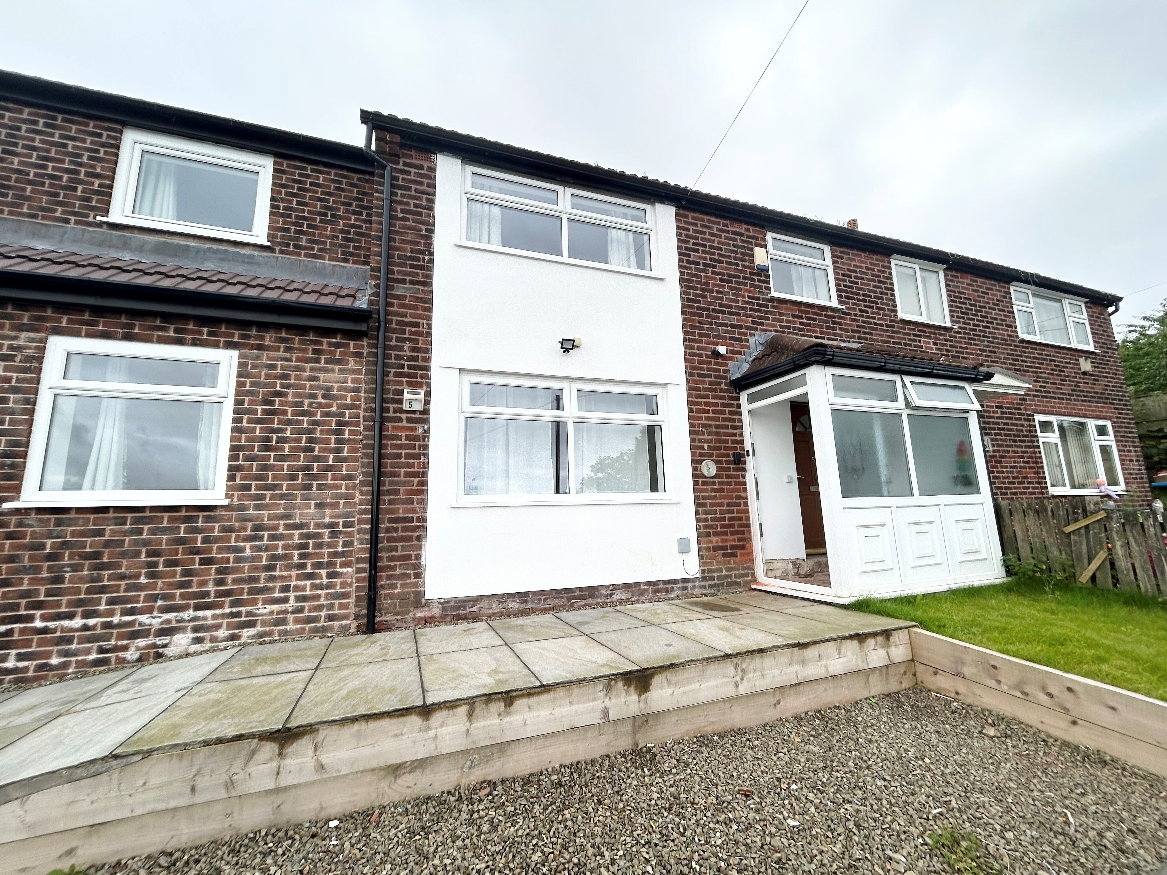 House Greenroyd Avenue in Bolton