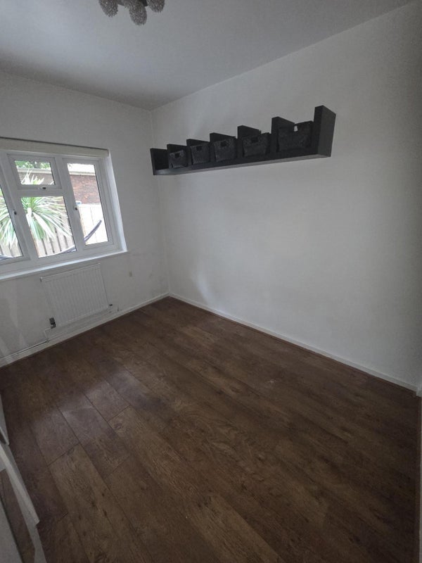 Flat Thurtle Road in Greater London