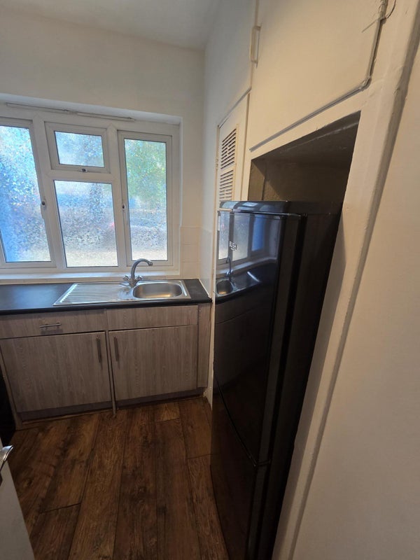 Flat Thurtle Road in Greater London