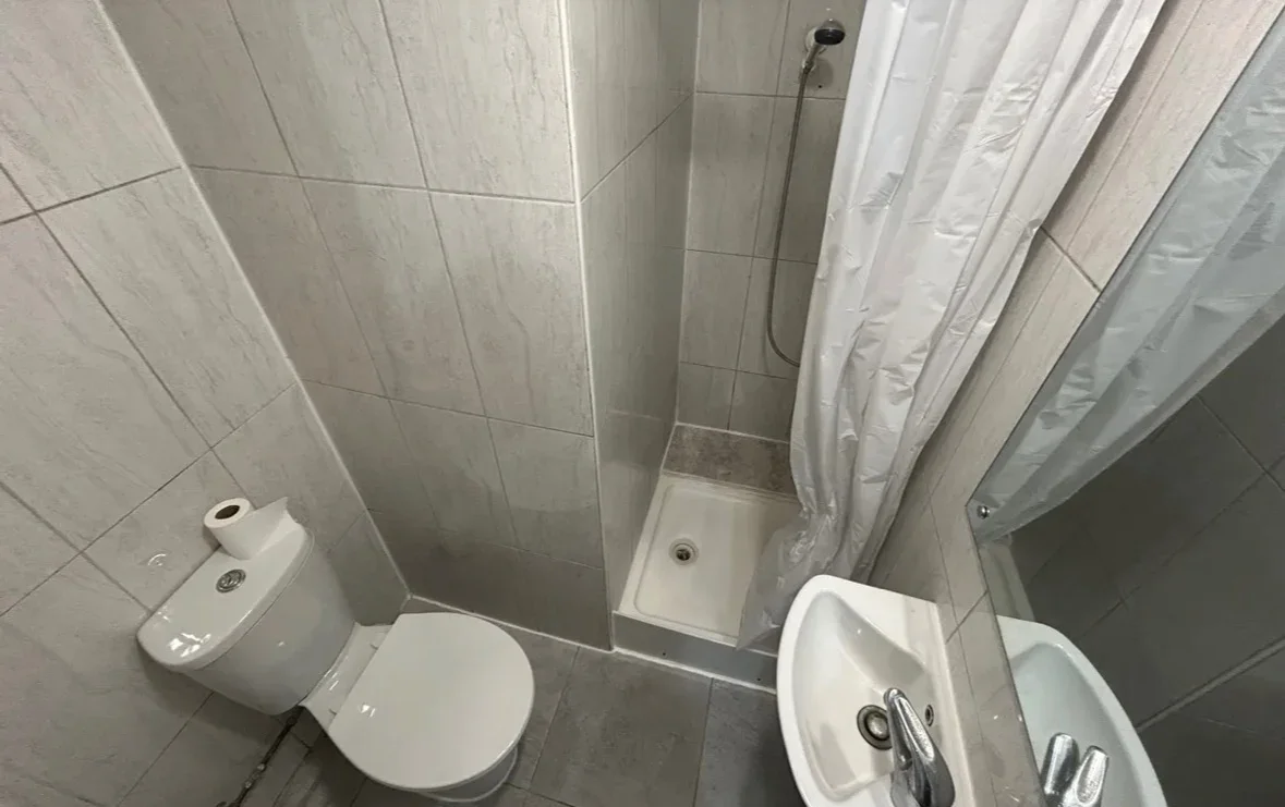 Flat Mitchell Road in Greater London