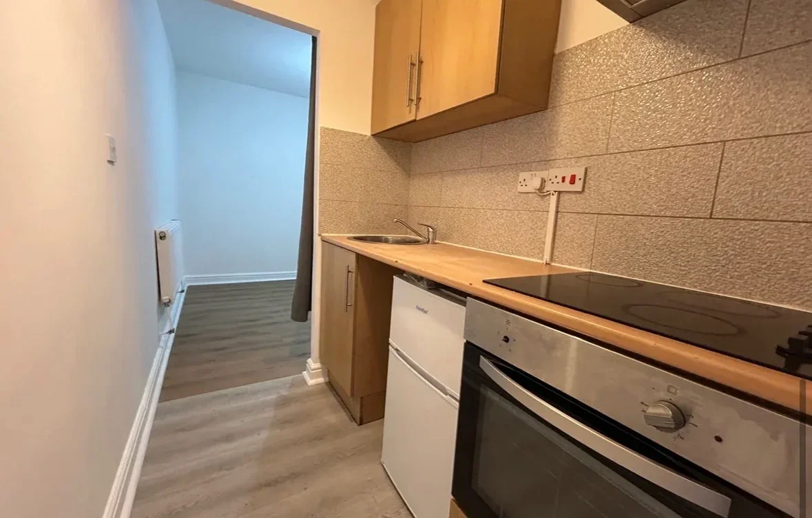 Flat Mitchell Road in Greater London