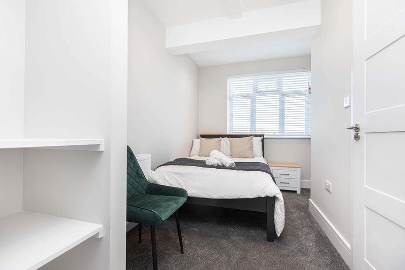 Room Gwynne Road in Poole